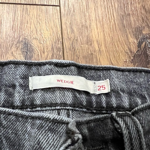 Levi’s Wedgie - Picture 4 of 4